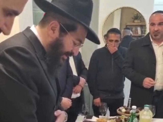 רבי שמואל טולידנו בתפילה. א' מיכאלי