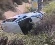 בשירות המשטרה: טנדר התהפך לתעלה בשער הגיא | צפו