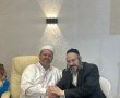 'טיש מרוקאי': האדמו"ר החסידי חגג מימונה בבית הפעיל החברתי 