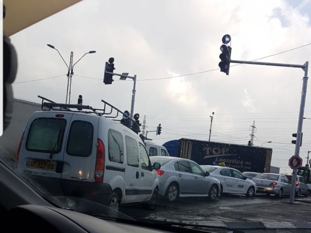 הרמזורים בצומת הנמל אשדוד אינם פעילים, עומס תנועה במקום