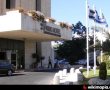 מזעזע: מאבטח במלון ירושלמי אפשר יידוי אבנים מהגג לעבר המפגינים החרדים (וידאו)