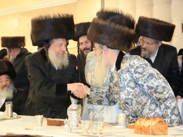 קשר עליון. האדמו"ר מזוויהל בעיר. צילום: המצלם
