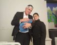 אבי אמסלם עם הנכד החדש. 
