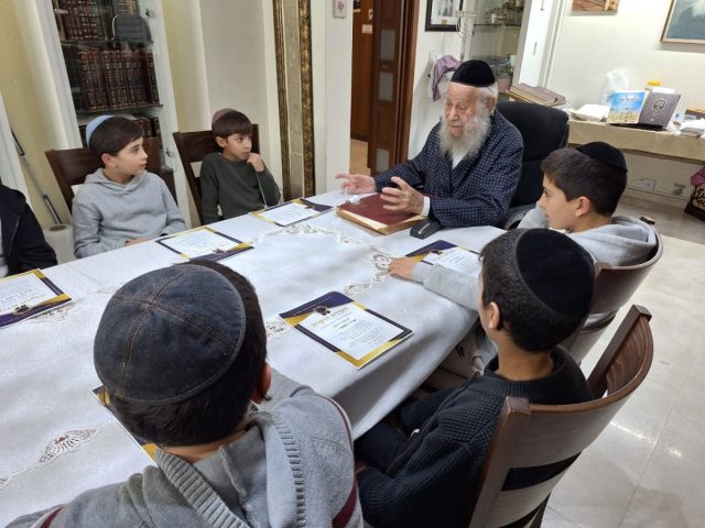הילדים אצל הרב שיינין