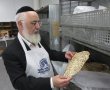 הָא לַחְמָא: יו"ר המועה"ד הרב עובדיה דהן באפיית מצות לכבוד החג