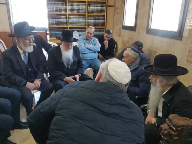 הרה הרב פינטו בניחום אבלים. א' מיכאלי