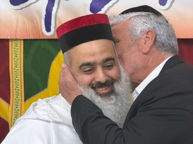 אבי אמסלם והרב גוזל. המצלם