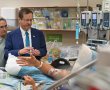אורח מפתיע במיוחד ביקר היום את הפצועים בסורוקה