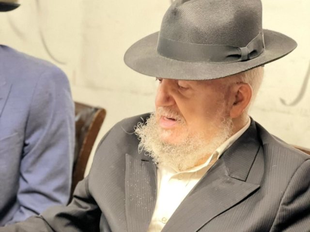 הרב מאזוז בעיר. א' מיכאלי