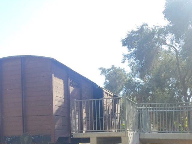 קרון הרכבת בבית העדות ניר גלים. יחיאל ברונר