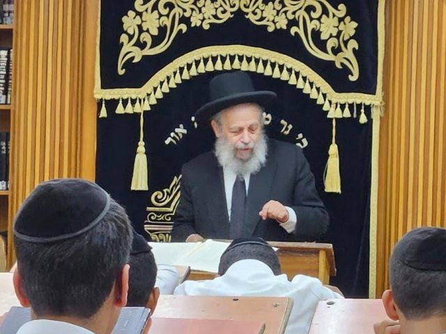רבי שאול גבאי בעיר. א' מיכאלי