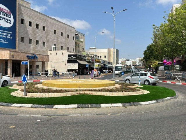 כיכר מכבי ברח' רשבי. מינהלת רובע ז'