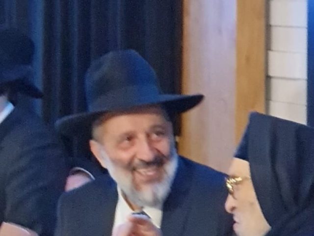 הרב דרעי עם הבאבא ברוך בחתונה. א' מיכאלי