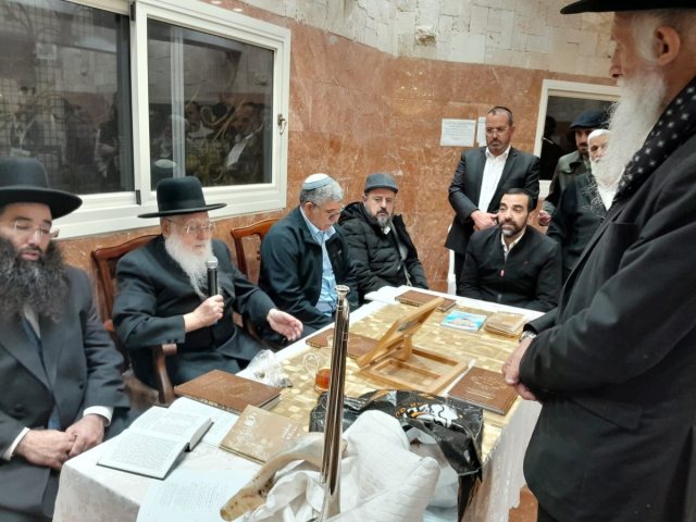 התפילה באהל אבות הקבלה. א' מיכאלי