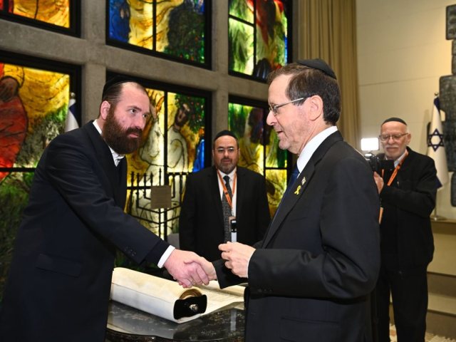 באדיבות המצלם