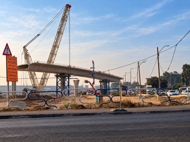 מחלף בני ברית מתחיל להתרומם באוויר (צילום: אשדוד נט)