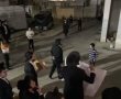 צפו: מפגיני 'הפלג' מוחים מתחת לבית סגן השר האשדודי ברובע ז' (וידאו)