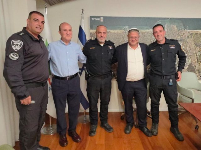 השר בם גביר בביקור באשדוד עם ראש העיר