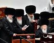 הרב נחמיה אלתר לצד אביו. שוקי לרר