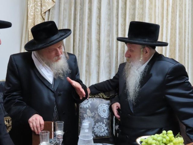 האדמורים מטשארנאביל ומבקשי אמונה. שוקי לרר/מ. מיכאלי