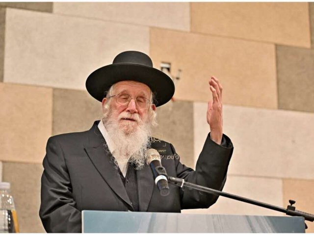הגרע אויערבאך בכנס. יהושע פרוכטר