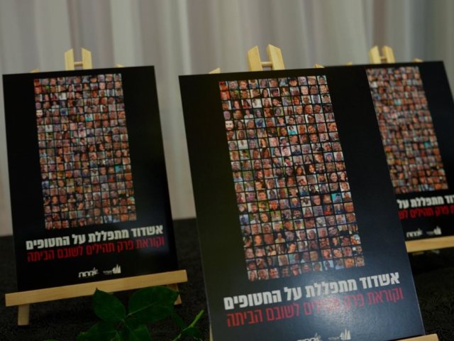 עצרת הזדהות עם החטופים באשדוד. צילום: מייק אדרי