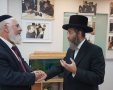ברכות חמות. הרב טסלר יחד עם הרב דהן. צילום: שוקי לרר