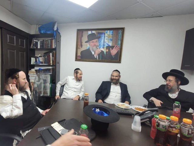 רגע הבשורה. יד לאחים