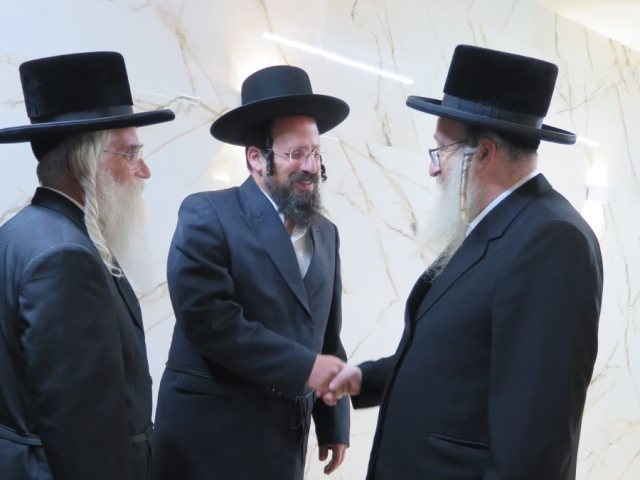 האדמור מביאלא עם הרב טננהויז. א. מיכאלי