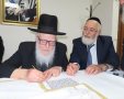 רב העיר בכתיבת האותיות. א' מיכאלי