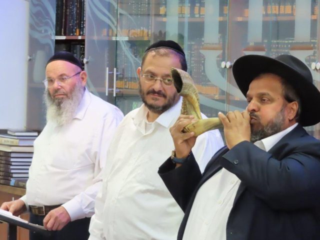 תפילת יום כיפורהקטן בהריבז. מ. מיכאלי