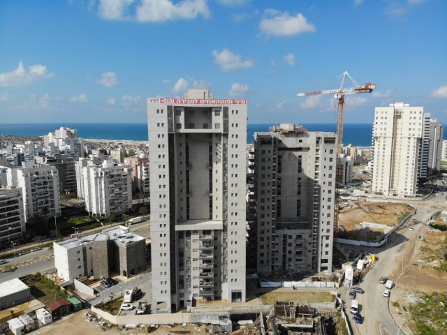 מגדל מגורים באשדוד