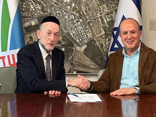 עידן חדש. הרב מקלב עם רהע. עיריית אשדוד