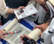 ביזוי הכותל: ערבוביה של 20 נשים וגברים הצליחו לקרוא ולהניף ספר תורה