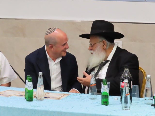 לסרי אצל הרב מאיר כהן. א' מיכאלי