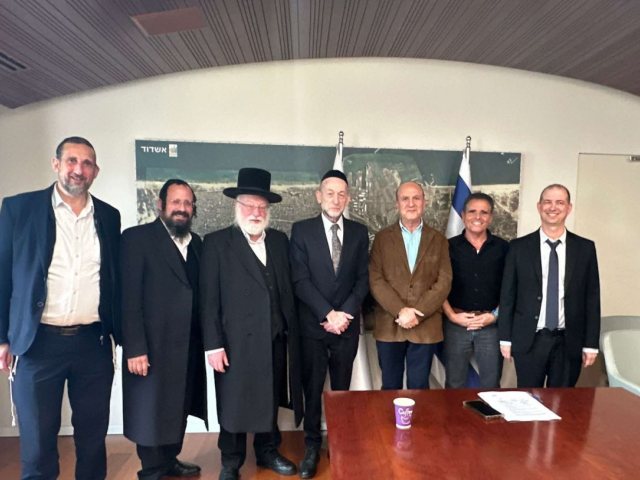 סגן השר עם רהע ונציגי אשדוד התורנית. לשכת סגהש מקלב