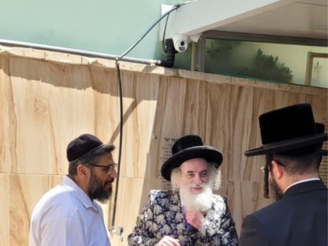 משה נגאטי עם הרבי מויזניץ. מ.נ