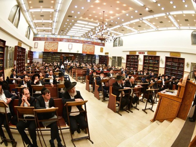 המספד בעטרת צבי. א' מיכאלי ויוסי לוי