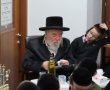 המקובל החסידי העלה את הנרות והציבור פצח בשיר: צפו במעמד 