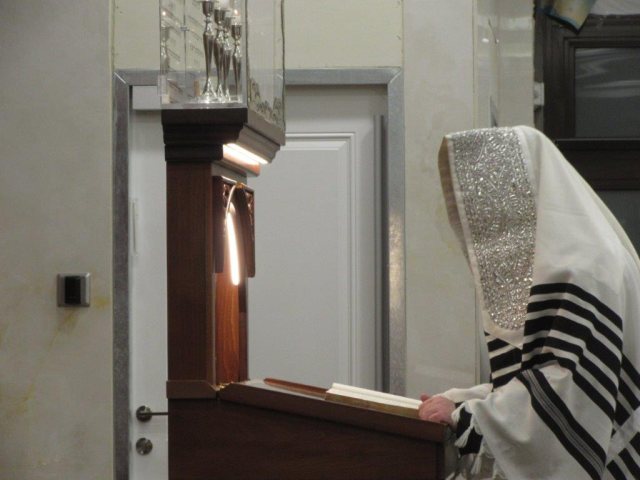 הרבי ממעליץ באמירת סליחות. א.כ