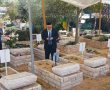 במלואת השלושים: יו"ר המועה"ד התפלל על קברי הנרצחים הי"ד 