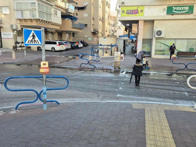 מפגע הביוב ברח' יהודה הנשיא. המצלם