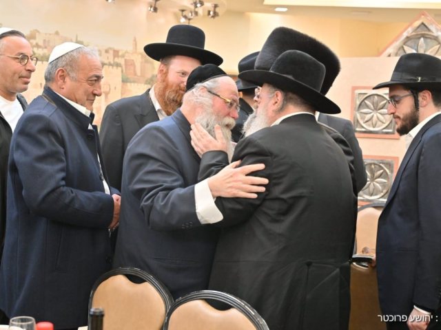 רי אבוחצירא ולסרי בבר מצווה של גשייד. המצלם