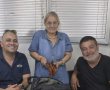 אנשים טובים באמצע הדרך: עובדי דן בדרום בקריית גת החזירו תיק עם 10,000 שקלים לנוסעת נרגשת
