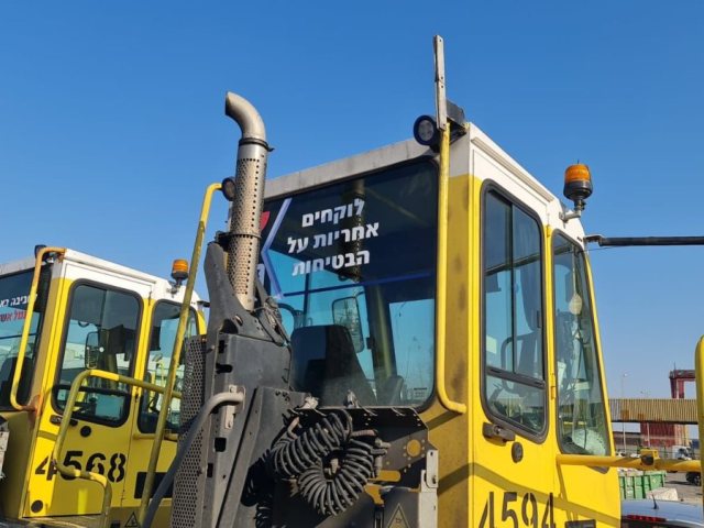 טרקטור מדבר. נמל אשדוד