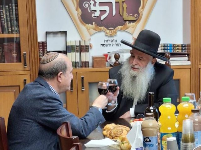 לסרי אצל הרב אבוחצירא. הערב. א. מיכאלי