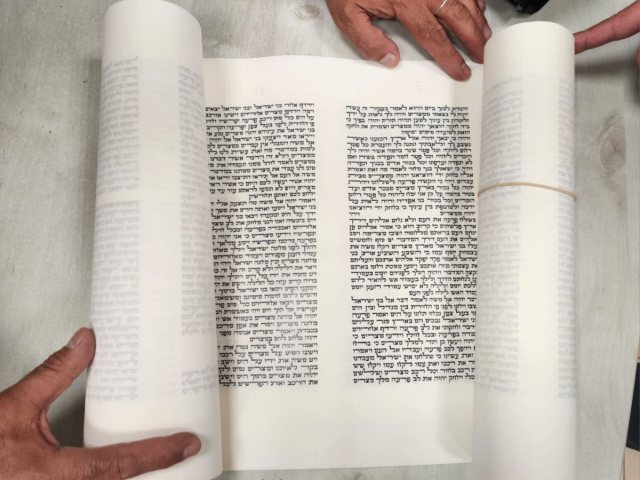 יריעות ספרי תורה. דוברות המשטרה
