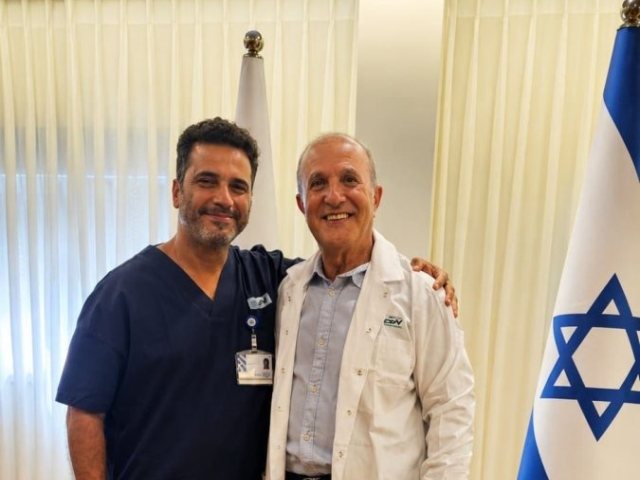 ראש עיר בחלוק לבן. לסרי עם מנהל המיון