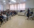 אורות בחשיכה: תלמידי "שירת הים" זכו למפגש מעורר השראה עם דרור כרמלי