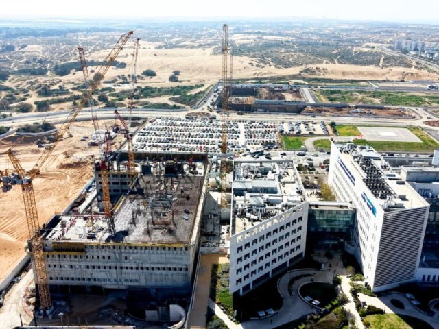 בית החולים אסותא בבנייה. צילום מייק אדרי
